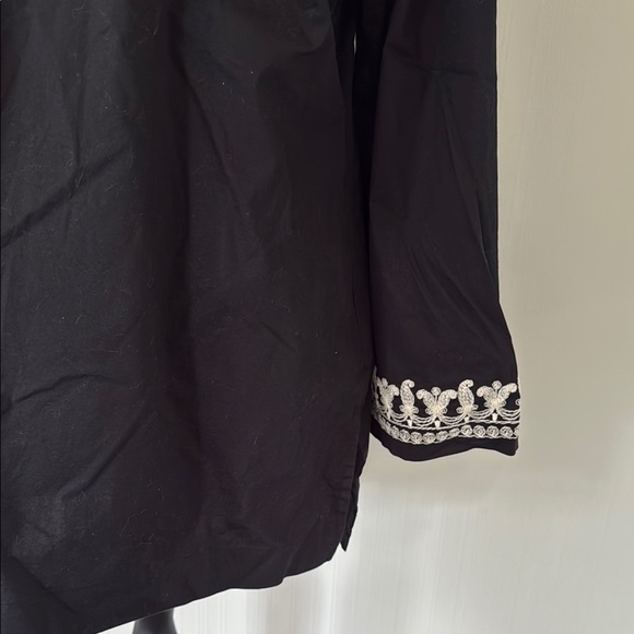Dana Buchman XL Black Tunic with White Embroidery - Picture 3 of 8